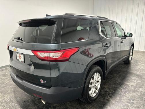 Graphite Metallic 2019 Chevrolet Traverse LT Cloth