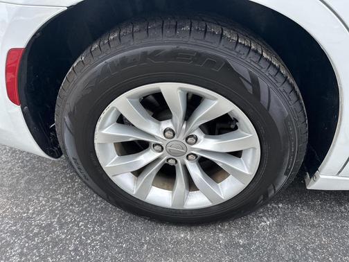 2015 Chrysler 300 Limited