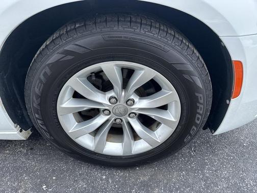 2015 Chrysler 300 Limited