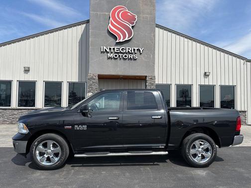 Brilliant Black Crystal Pearlcoat 2018 RAM 1500 Big Horn