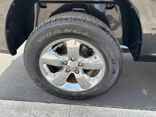 Brilliant Black Crystal Pearlcoat 2018 RAM 1500 Big Horn