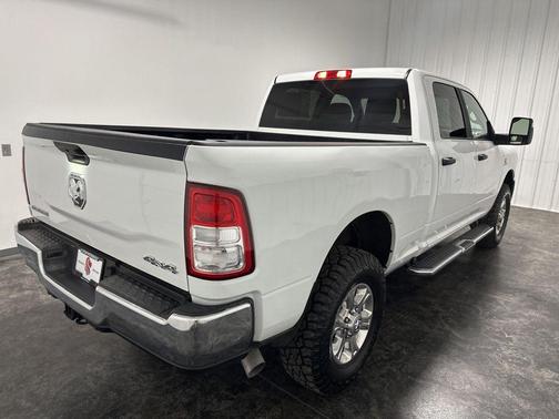 Bright White Clearcoat 2024 RAM 2500 Big Horn Crew Cab 4x4 6'4' Box
