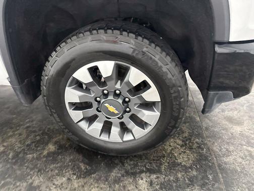 Summit White 2022 Chevrolet Silverado 2500 Custom