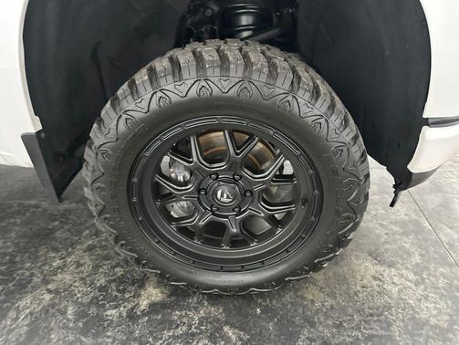 Iridescent Pearl Tricoat 2020 Chevrolet Silverado 1500 RST