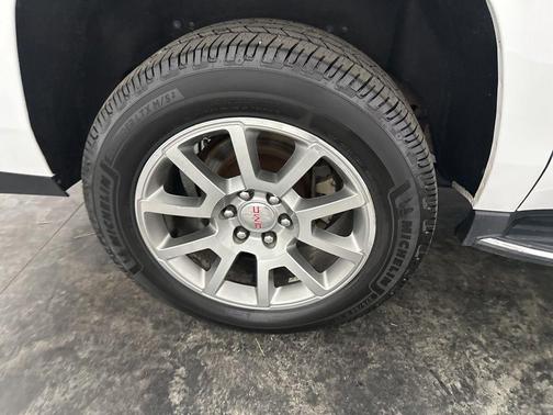Summit White 2018 GMC Yukon XL Denali