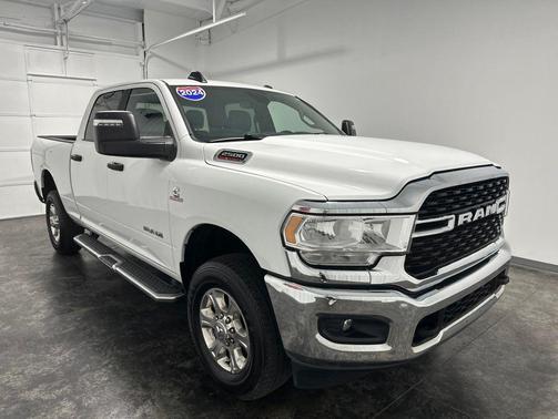 Bright White Clearcoat 2024 RAM 2500 Big Horn Crew Cab 4x4 6'4' Box
