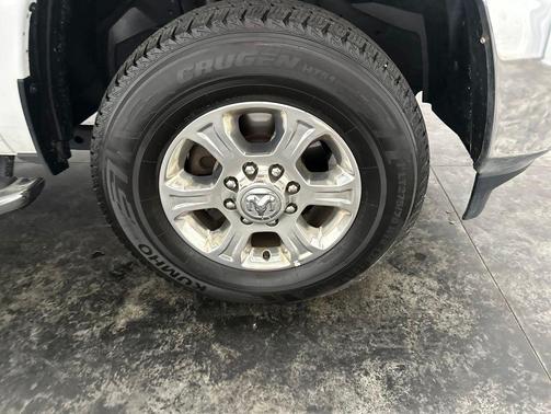 Bright White Clearcoat 2024 RAM 2500 Big Horn Crew Cab 4x4 6'4' Box