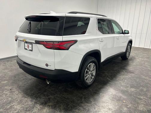 Summit White 2023 Chevrolet Traverse LT Cloth