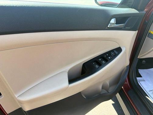 Ruby Wine 2017 Hyundai TUCSON SE
