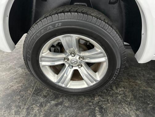 Bright White Clearcoat 2017 RAM 1500 Sport