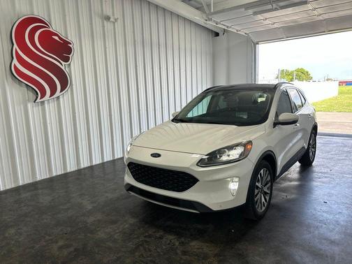 Star White Metallic Tri-Coat 2020 Ford Escape Titanium