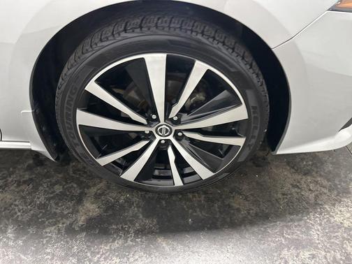 Brilliant Silver Metallic 2019 Nissan Altima 2.5 SR