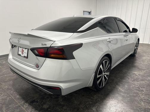 Brilliant Silver Metallic 2019 Nissan Altima 2.5 SR