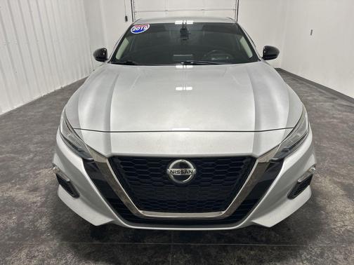 Brilliant Silver Metallic 2019 Nissan Altima 2.5 SR
