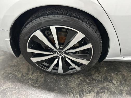 Brilliant Silver Metallic 2019 Nissan Altima 2.5 SR