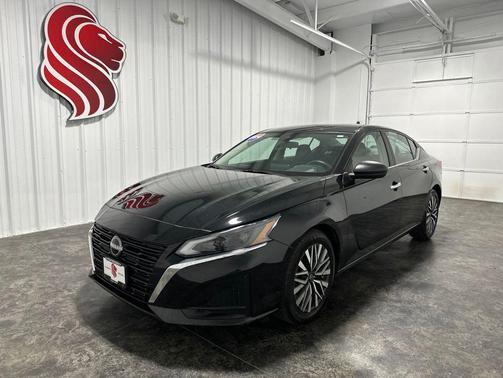 Super Black 2024 Nissan Altima 2.5 SV