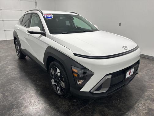 Atlas White 2025 Hyundai KONA SEL