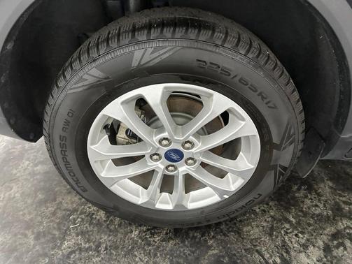 Black Metallic 2022 Ford Escape SE