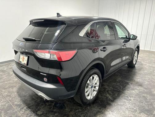 Black Metallic 2022 Ford Escape SE