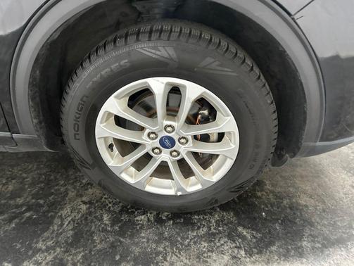 Black Metallic 2022 Ford Escape SE