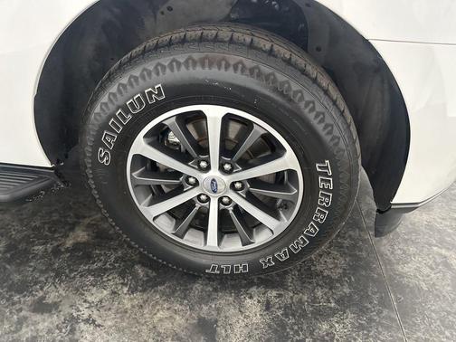 Star White Metallic Tri-Coat 2020 Ford Expedition XLT