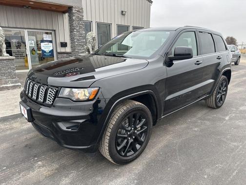 2022 Jeep Grand Cherokee Laredo