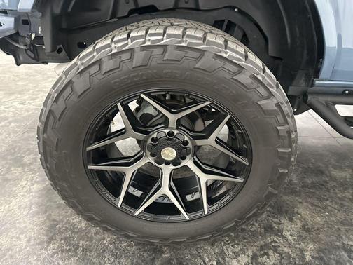 Azure Gray Metallic Tri-Coat 2023 Ford Bronco Outer Banks