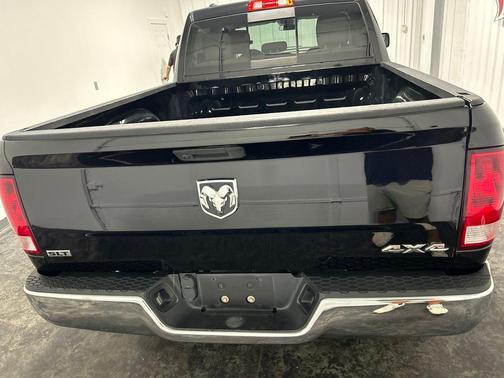 Diamond Black Crystal Pearlcoat 2020 RAM 1500 Classic SLT