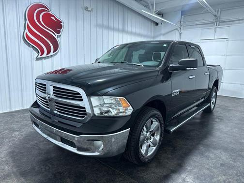 Diamond Black Crystal Pearlcoat 2020 RAM 1500 Classic SLT