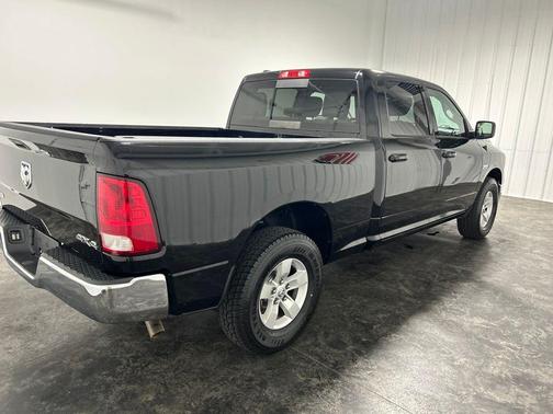 Diamond Black Crystal Pearlcoat 2020 RAM 1500 Classic SLT