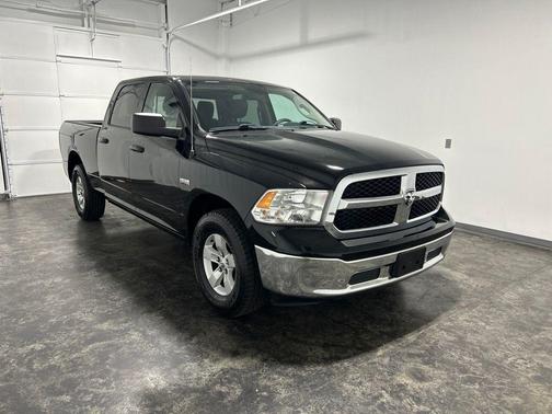 Diamond Black Crystal Pearlcoat 2020 RAM 1500 Classic SLT