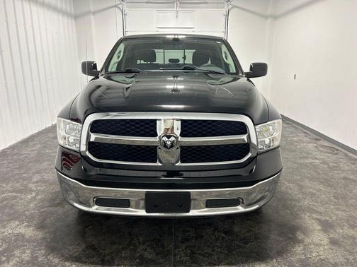 Diamond Black Crystal Pearlcoat 2020 RAM 1500 Classic SLT