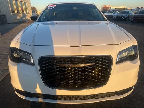 2022 Chrysler 300 Touring