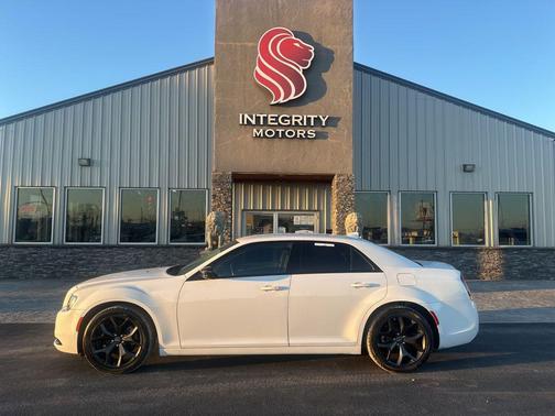 2022 Chrysler 300 Touring