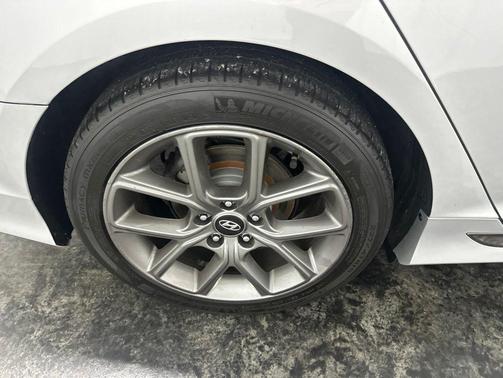 Symphony Silver 2018 Hyundai SONATA Sport 2.0T