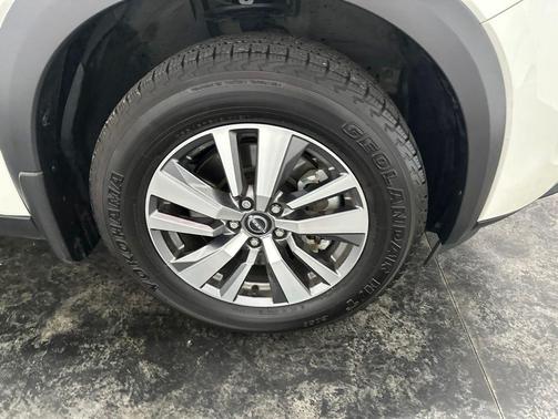 Pearl White Tricoat 2023 Nissan Pathfinder SL 4WD
