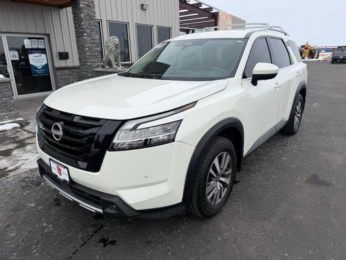 2023 Nissan Pathfinder SL 4WD