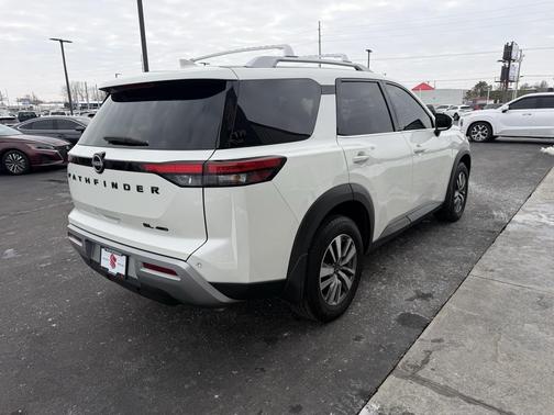 2023 Nissan Pathfinder SL 4WD