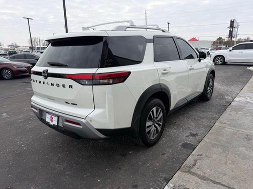 2023 Nissan Pathfinder SL 4WD