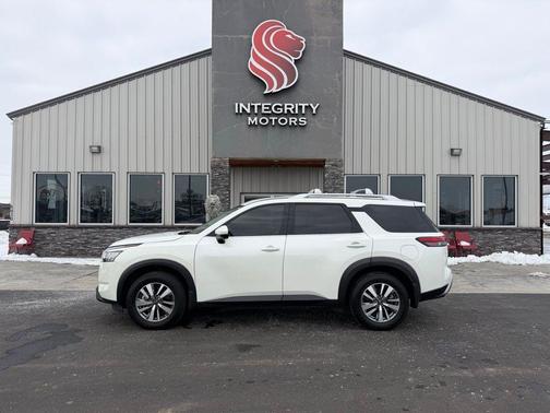 2023 Nissan Pathfinder SL 4WD