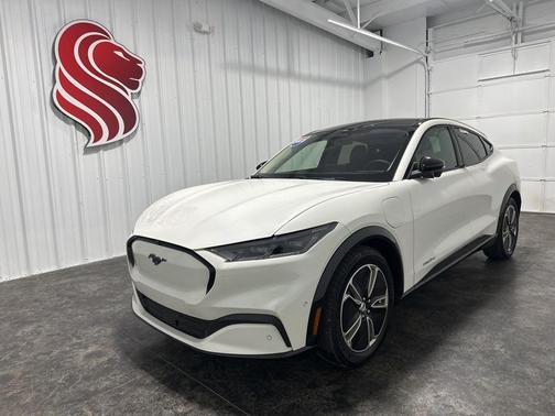 Star White Metallic Tri-Coat 2023 Ford Mustang Mach-E Premium