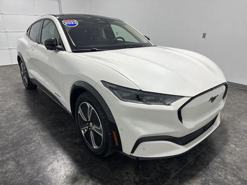 Star White Metallic Tri-Coat 2023 Ford Mustang Mach-E Premium