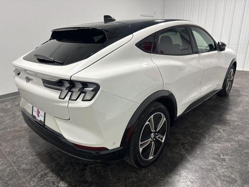 Star White Metallic Tri-Coat 2023 Ford Mustang Mach-E Premium