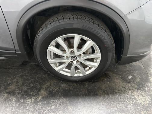 Gun Metallic 2019 Nissan Rogue SV