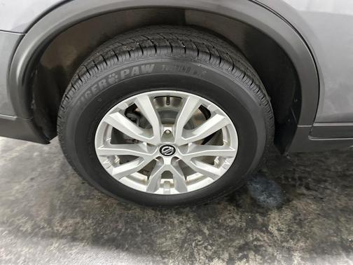 Gun Metallic 2019 Nissan Rogue SV