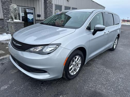 2023 Chrysler Voyager LX