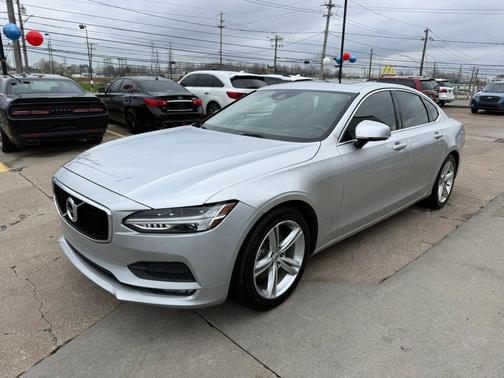 Bright Silver Metallic 2017 Volvo S90 T5 Momentum