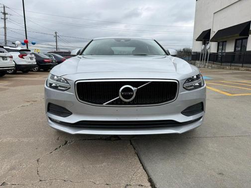 Bright Silver Metallic 2017 Volvo S90 T5 Momentum