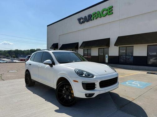 White 2018 Porsche Cayenne Platinum Edition