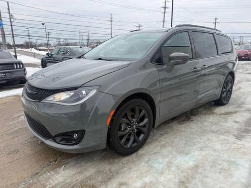 2020 Chrysler Pacifica Touring L